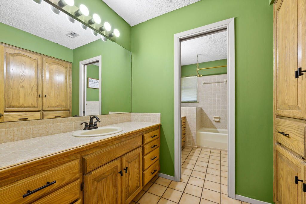 Image 23 of property listing at 285 Edinburgh Road, San Angelo, TX 76901
