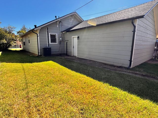 1001 Lexington Street, Plainview, TX 79072