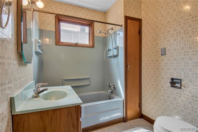 2460 Grand Avenue, Niagara Falls, NY 14301