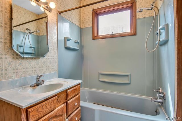 2460 Grand Avenue, Niagara Falls, NY 14301