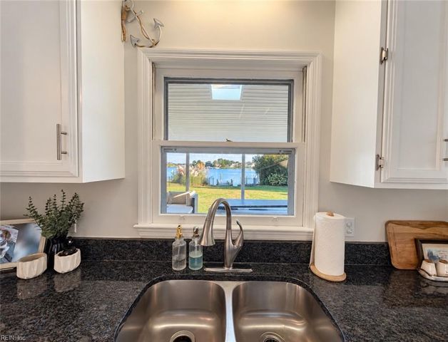 4 Canal DR, Poquoson, VA 23662