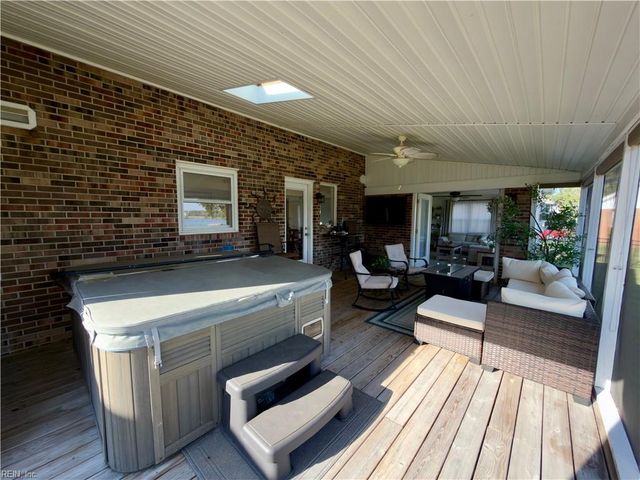4 Canal DR, Poquoson, VA 23662