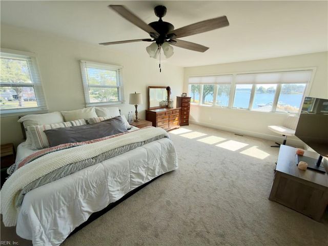 4 Canal DR, Poquoson, VA 23662