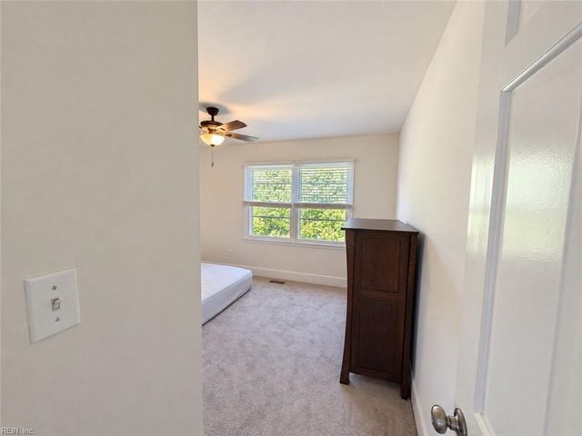 4 Canal DR, Poquoson, VA 23662
