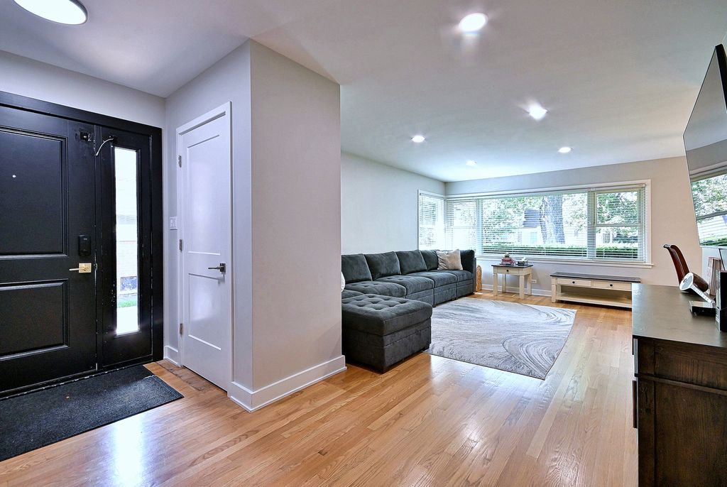 7167 N Ozanam Avenue, Chicago, IL 60631 — photo 4