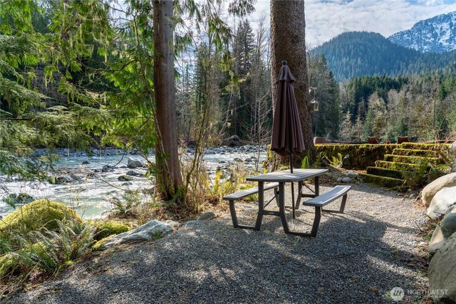 9909 353rd Drive NE, Granite Falls, WA 98252