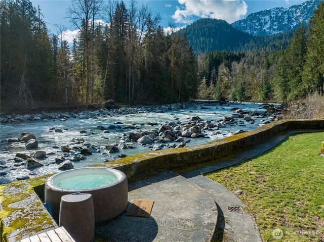 9909 353rd Drive NE, Granite Falls, WA 98252