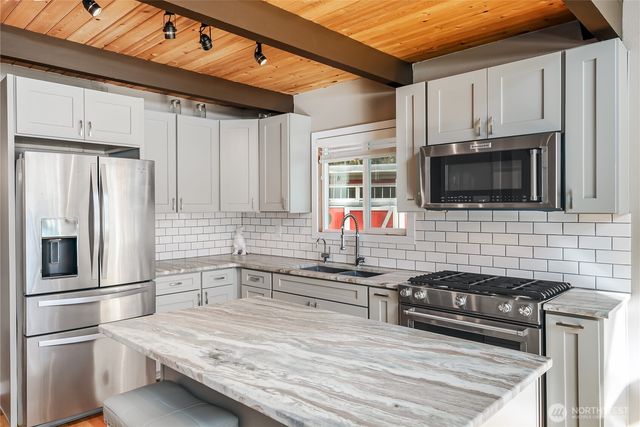 9909 353rd Drive NE, Granite Falls, WA 98252