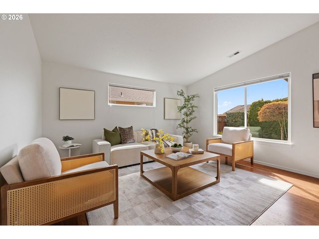 11020 REES St Ne, Donald, OR 97020