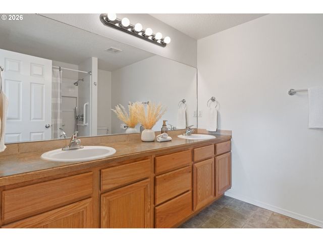 11020 REES St Ne, Donald, OR 97020