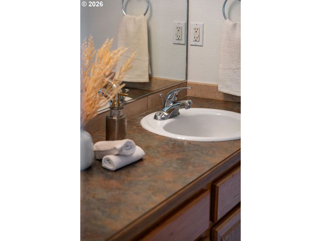 11020 REES St Ne, Donald, OR 97020