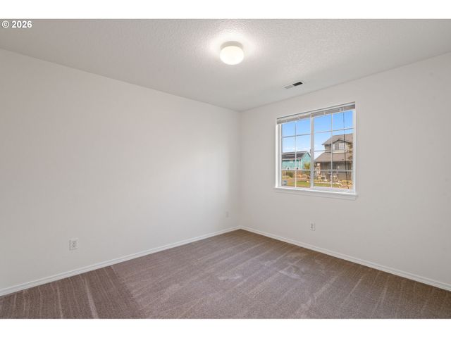 11020 REES St Ne, Donald, OR 97020