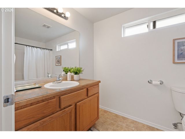 11020 REES St Ne, Donald, OR 97020