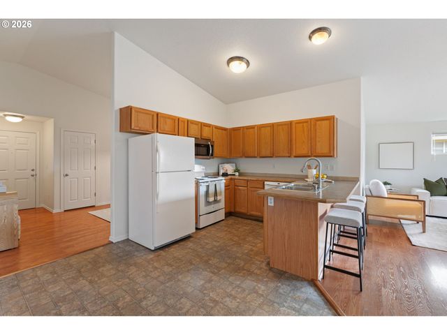 11020 REES St Ne, Donald, OR 97020