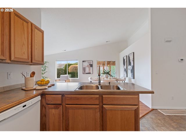 11020 REES St Ne, Donald, OR 97020