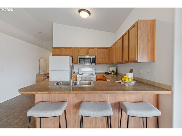 11020 REES St Ne, Donald, OR 97020