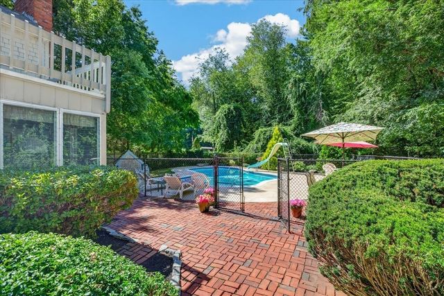 293 Mayflower Cir, Hanover, MA 02339