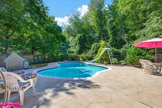 293 Mayflower Cir, Hanover, MA 02339