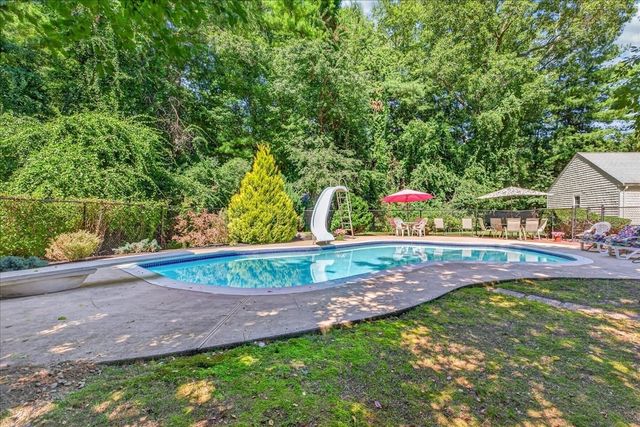 293 Mayflower Cir, Hanover, MA 02339
