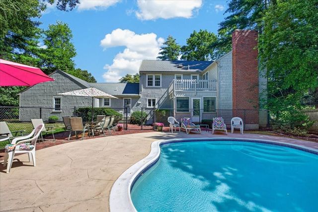 293 Mayflower Cir, Hanover, MA 02339