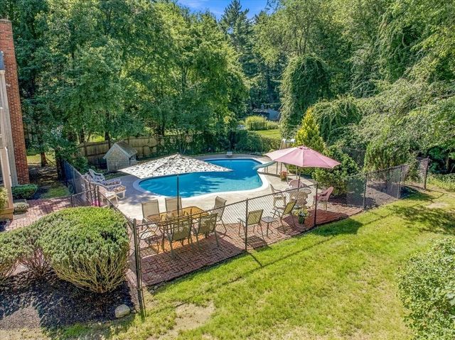 293 Mayflower Cir, Hanover, MA 02339