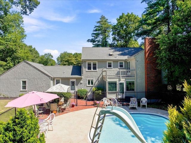 293 Mayflower Cir, Hanover, MA 02339