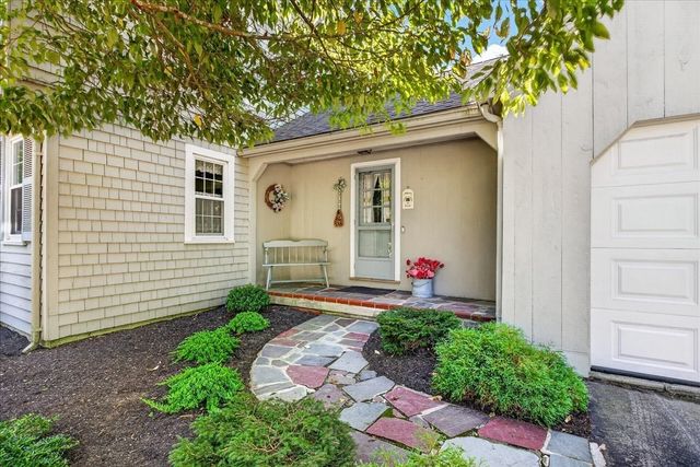 293 Mayflower Cir, Hanover, MA 02339
