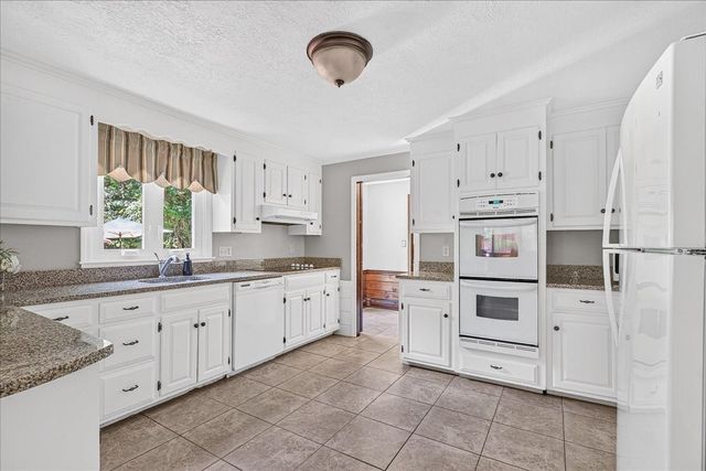 293 Mayflower Cir, Hanover, MA 02339