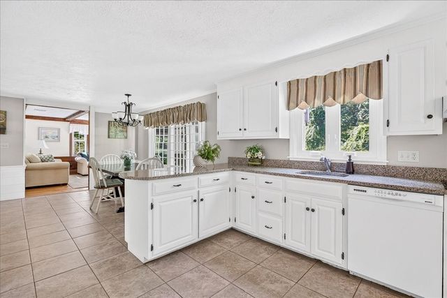 293 Mayflower Cir, Hanover, MA 02339