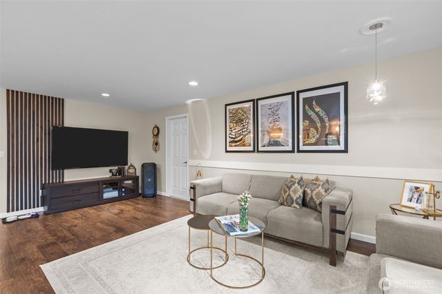 1073 SW 326th Street, Federal Way, WA 98023