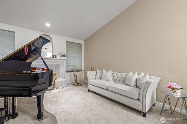 1073 SW 326th Street, Federal Way, WA 98023