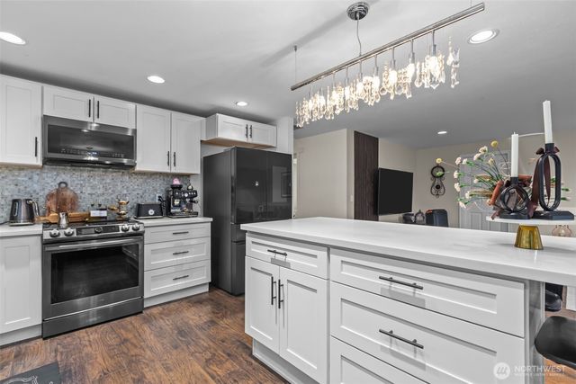 1073 SW 326th Street, Federal Way, WA 98023