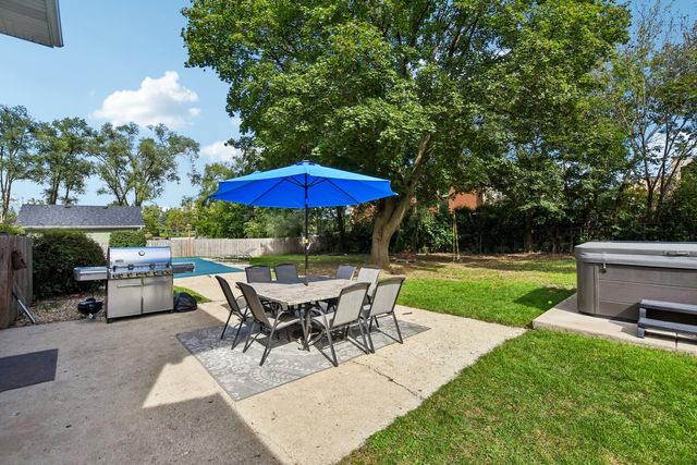 841 Bloomingdale Road, Glen Ellyn, IL 60137