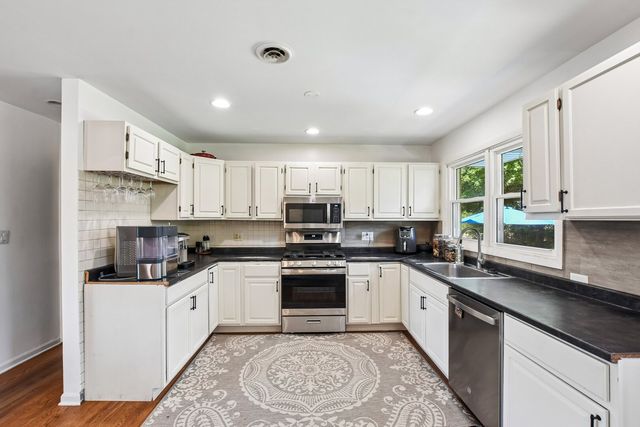 841 Bloomingdale Road, Glen Ellyn, IL 60137