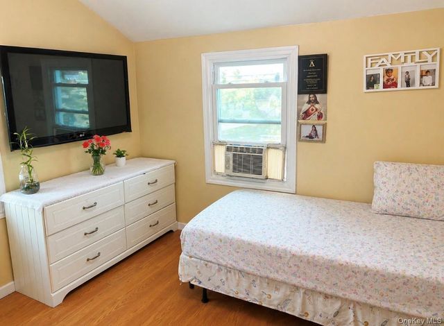 165 President Street, Hempstead, NY 11550