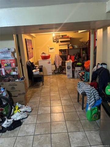 165 President Street, Hempstead, NY 11550