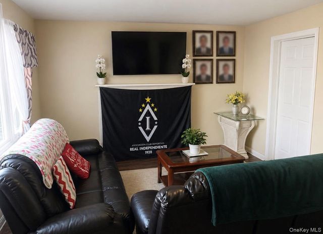 165 President Street, Hempstead, NY 11550