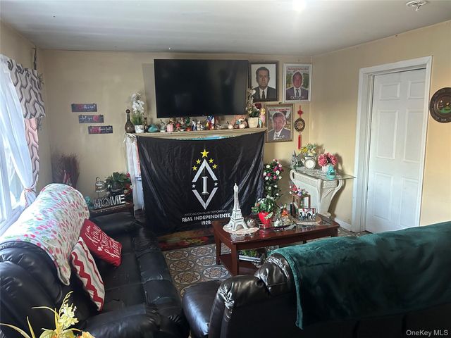 165 President Street, Hempstead, NY 11550