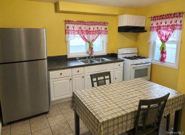 165 President Street, Hempstead, NY 11550