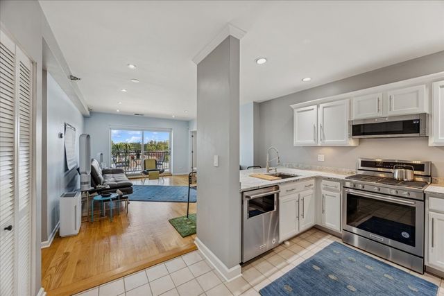 6238 26th Street 502, Berwyn, IL 60402