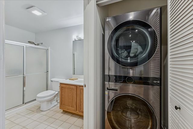 6238 26th Street 502, Berwyn, IL 60402