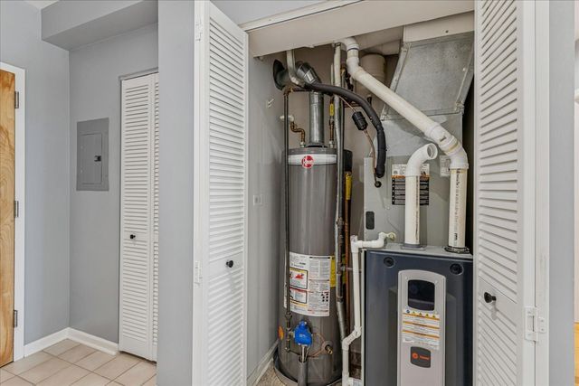 6238 26th Street 502, Berwyn, IL 60402