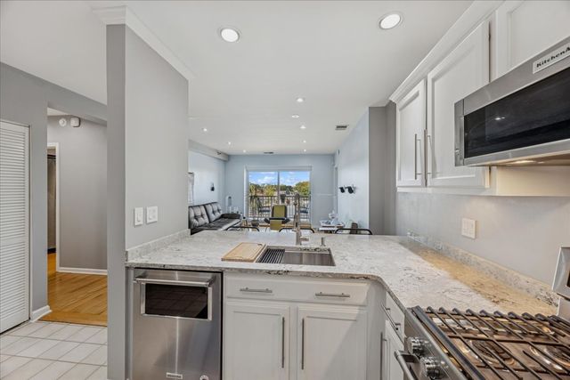 6238 26th Street 502, Berwyn, IL 60402