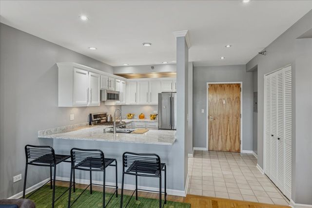 6238 26th Street 502, Berwyn, IL 60402