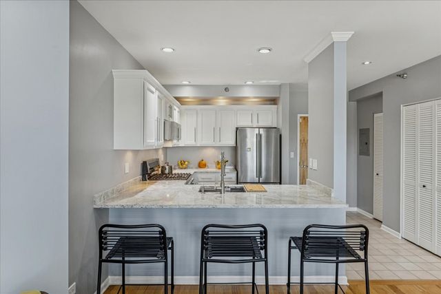 6238 26th Street 502, Berwyn, IL 60402