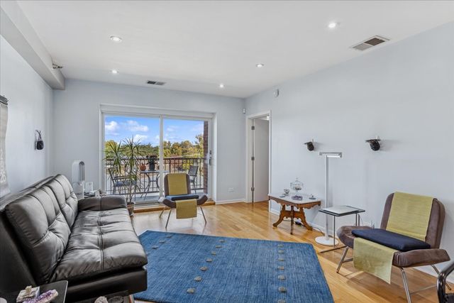 6238 26th Street 502, Berwyn, IL 60402