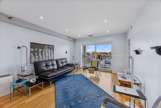 6238 26th Street 502, Berwyn, IL 60402