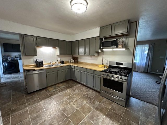 418 E Acorn Drive, Beloit, WI 53511