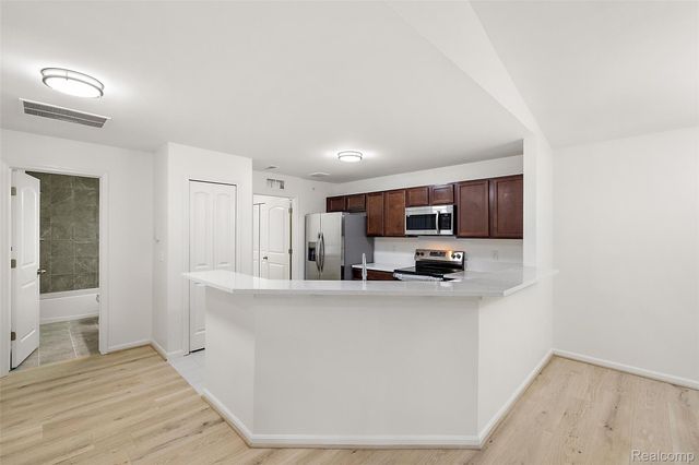 28251 S Pointe Lane, Chesterfield Township, MI 48051