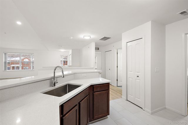 28251 S Pointe Lane, Chesterfield Township, MI 48051